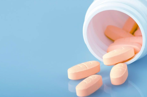 The dangers of self-medication for back pain: why consulting a specialist is essential